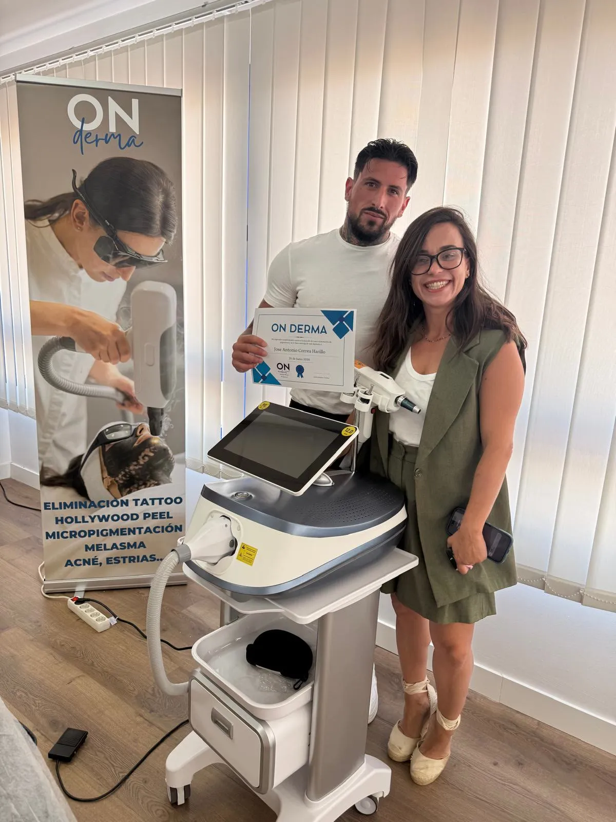 Entrega de certificado de formación de On Derma