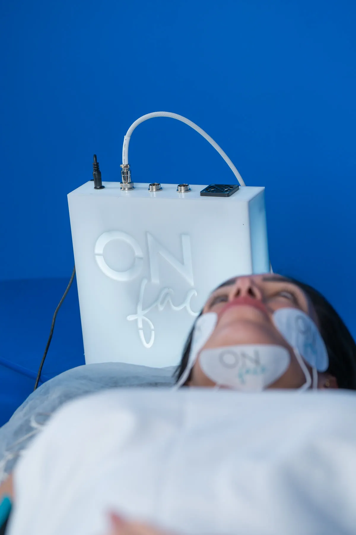 Sesión de On Face con electrodos faciales